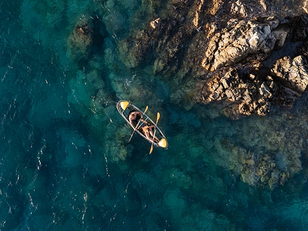 kayaking-while-on-a-yacht-2 yacht serena-01
